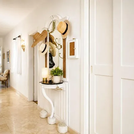 Spacious 2 Bedroom Hyacinth Flat 5 *
