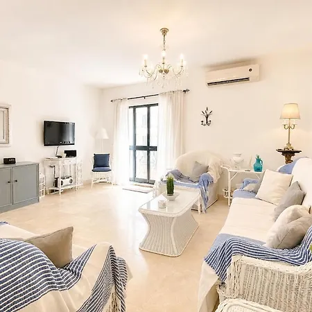 Spacious 2 Bedroom Hyacinth Flat 5 아파트 세인트폴스베이