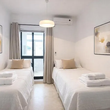 아파트 Spacious 2 Bedroom Hyacinth Flat 5 세인트폴스베이