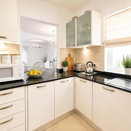 Spacious 2 Bedroom Hyacinth Flat 5 * 세인트폴스베이