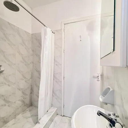 아파트 Spacious 2 Bedroom Hyacinth Flat 5 세인트폴스베이