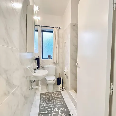 Spacious 2 Bedroom Hyacinth Flat 5 * 세인트폴스베이