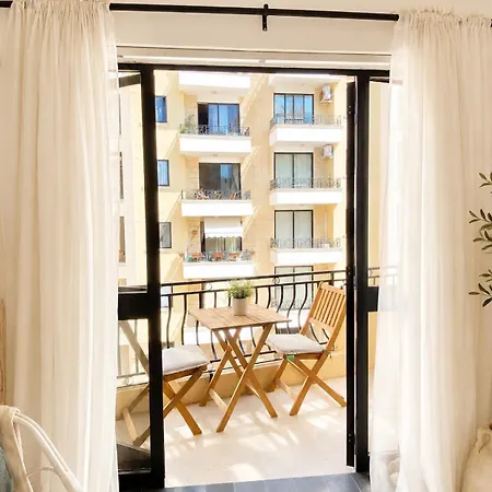 아파트 Spacious 2 Bedroom Hyacinth Flat 5 세인트폴스베이