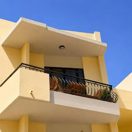 아파트 Spacious 2 Bedroom Hyacinth Flat 5